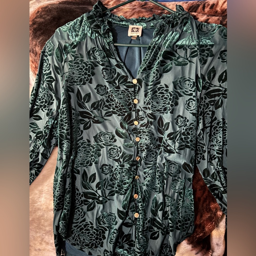 Anne Klein Green Floral Blouse
